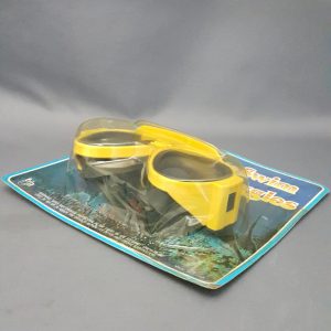 SWIM GOGGLES
