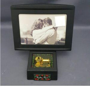 MUSICAL PHOTO FRAME