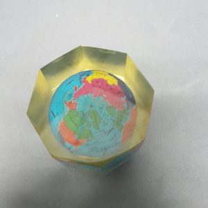OCTAGON GLOBE PAPERWEIGHT [G102]