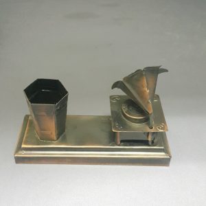 ANTIQUE DECORATIVE PENHOLDER