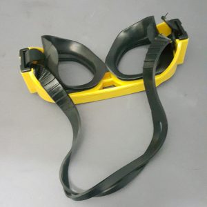 SWIM GOGGLES