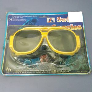 SWIM GOGGLES