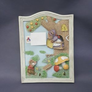 DECORATIVE KEYHOLDER - PLAYFUL BEAR