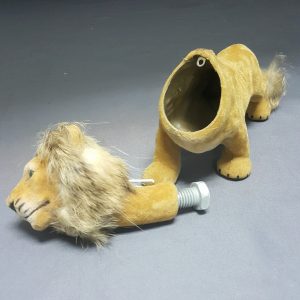SWING HEAD LION