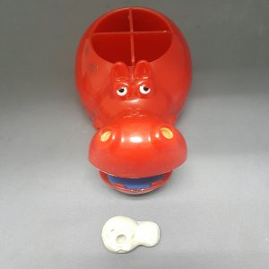 HIPPO PENHOLDER